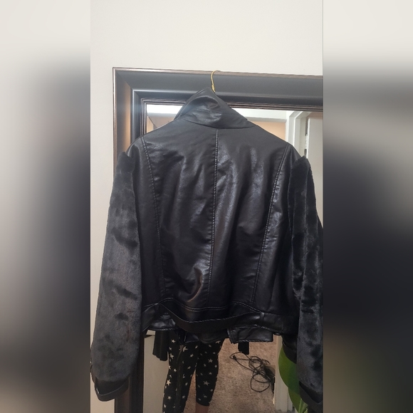 Women's faux leather zip up Jacket with faux fur size 3x - Picture 3 of 3